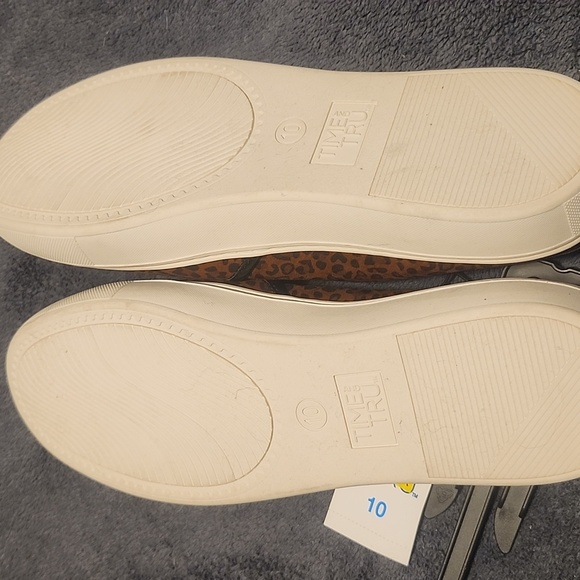 Time and Tru brand leopard print fur lined slip on sneakers. Size 10 NWT - Picture 4 of 5